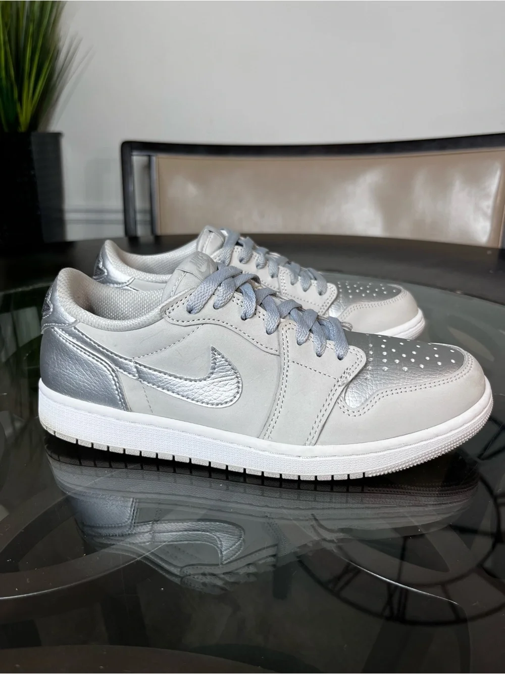 Nike Air Jordan 1 Retro Low OG Gray Metallic Silver Mens Sz 9.5